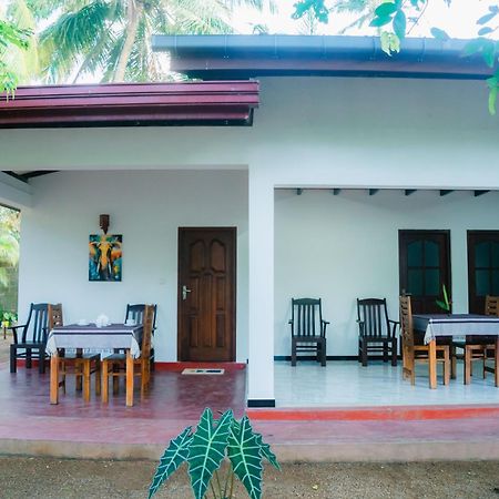 Aliya Aliya Hikkaduwa Hotel Bagian luar foto