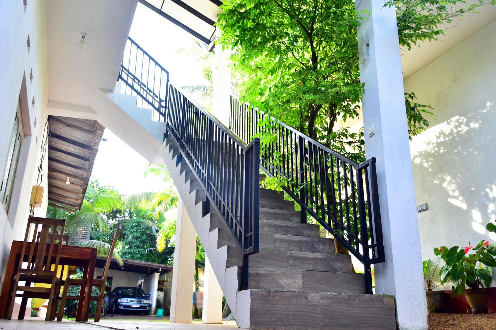 Aliya Aliya Hikkaduwa Hotel Bagian luar foto