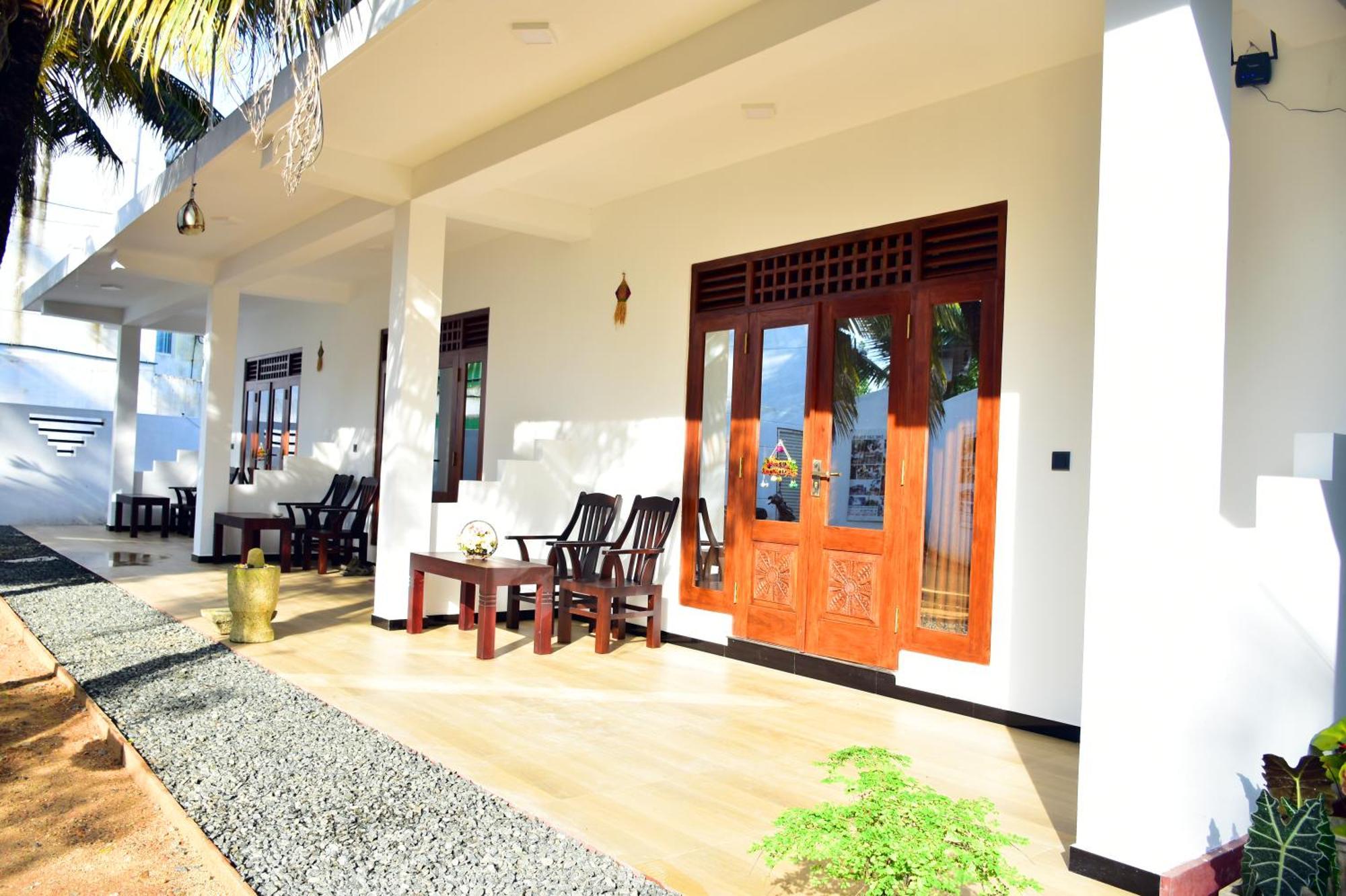 Aliya Aliya Hikkaduwa Hotel Bagian luar foto