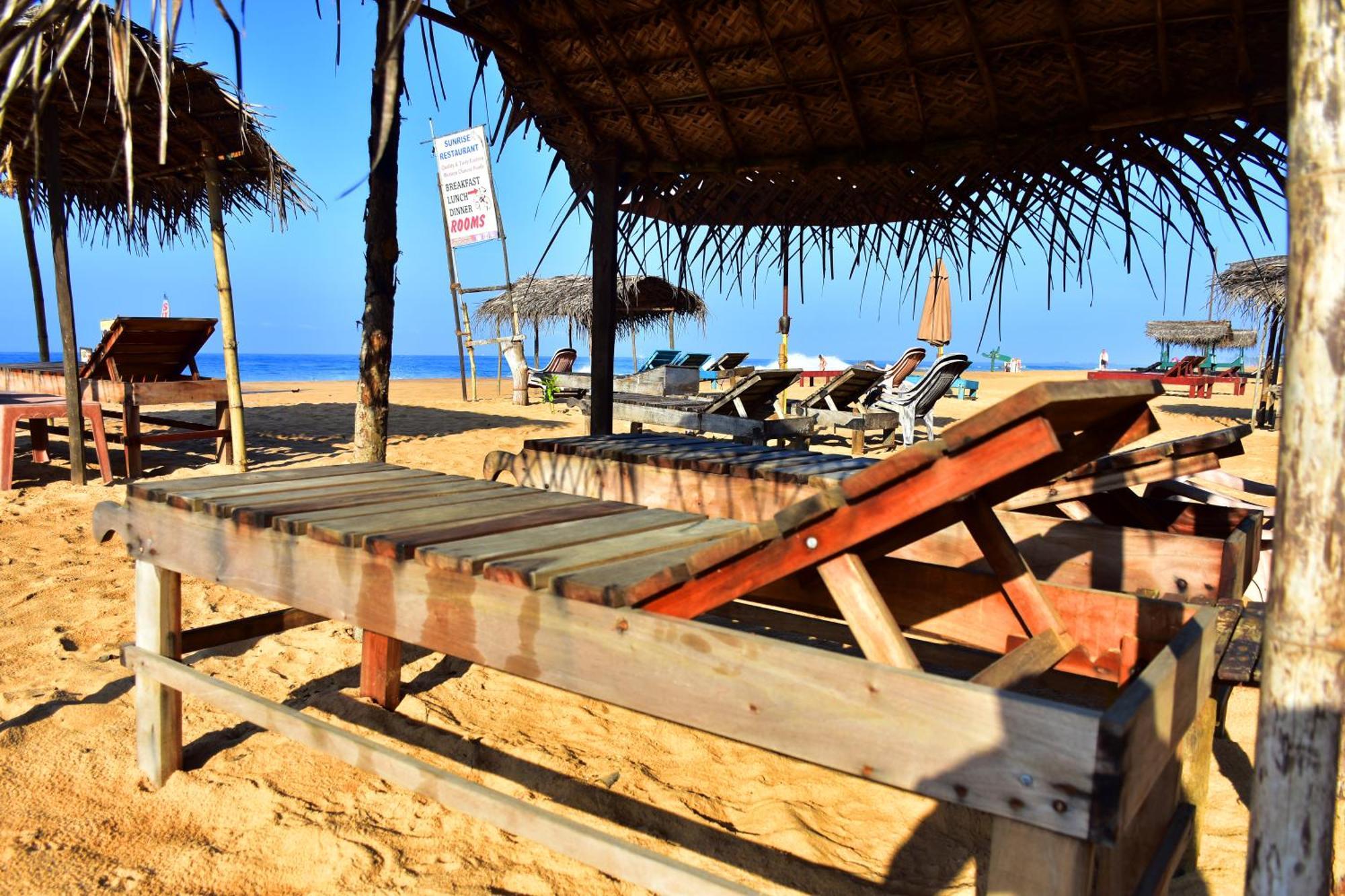 Aliya Aliya Hikkaduwa Hotel Bagian luar foto