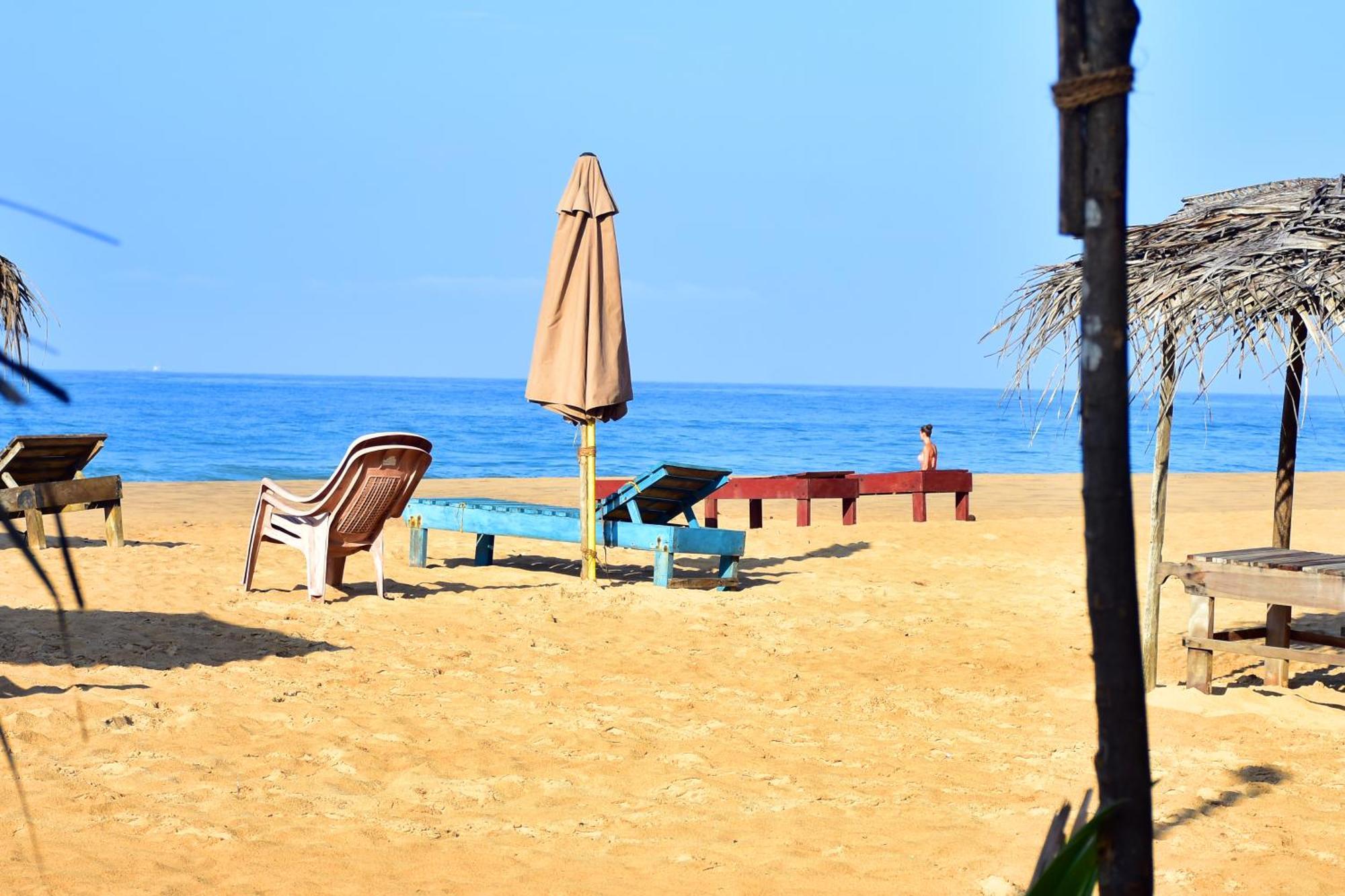 Aliya Aliya Hikkaduwa Hotel Bagian luar foto