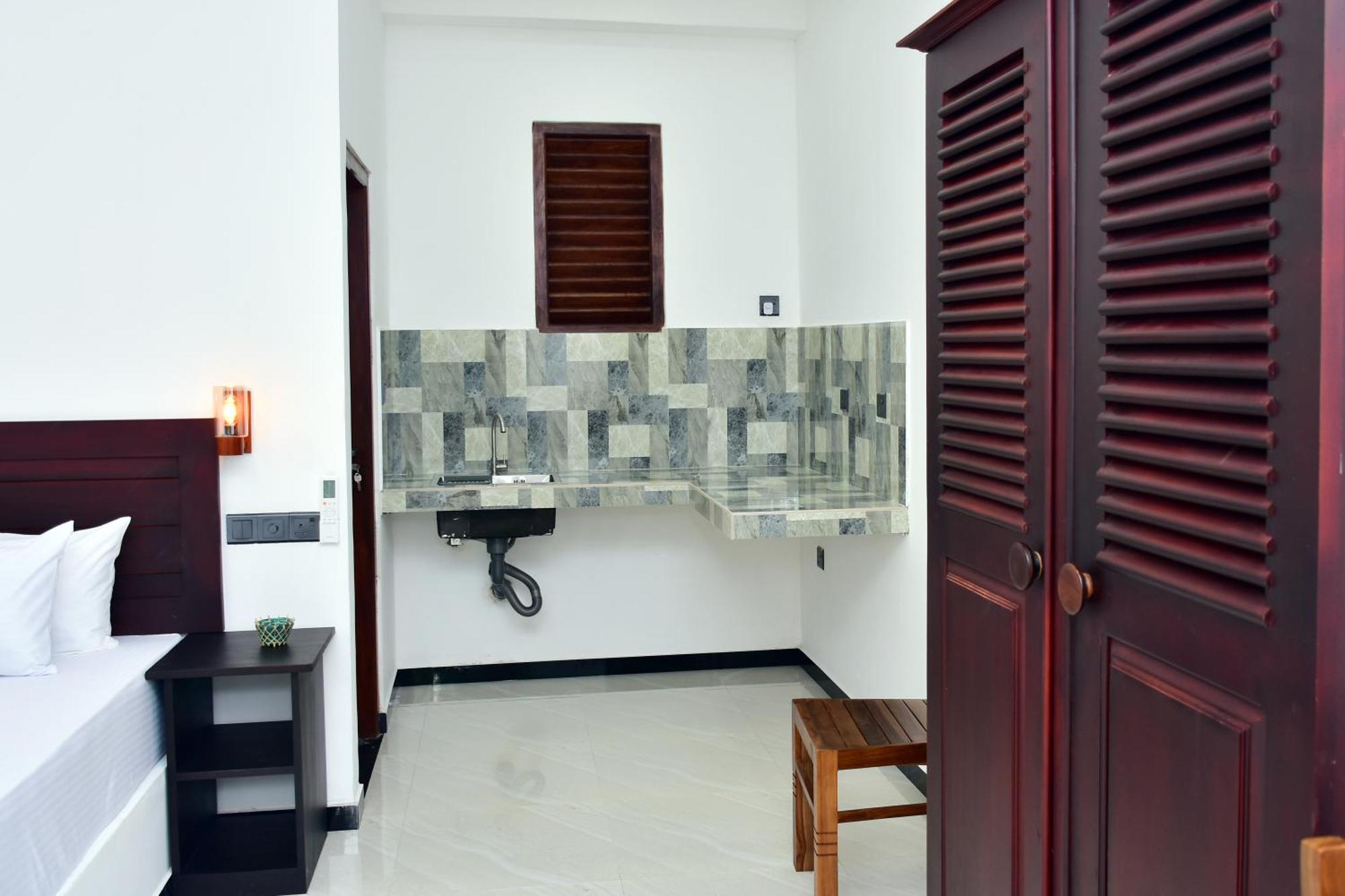 Aliya Aliya Hikkaduwa Hotel Bagian luar foto