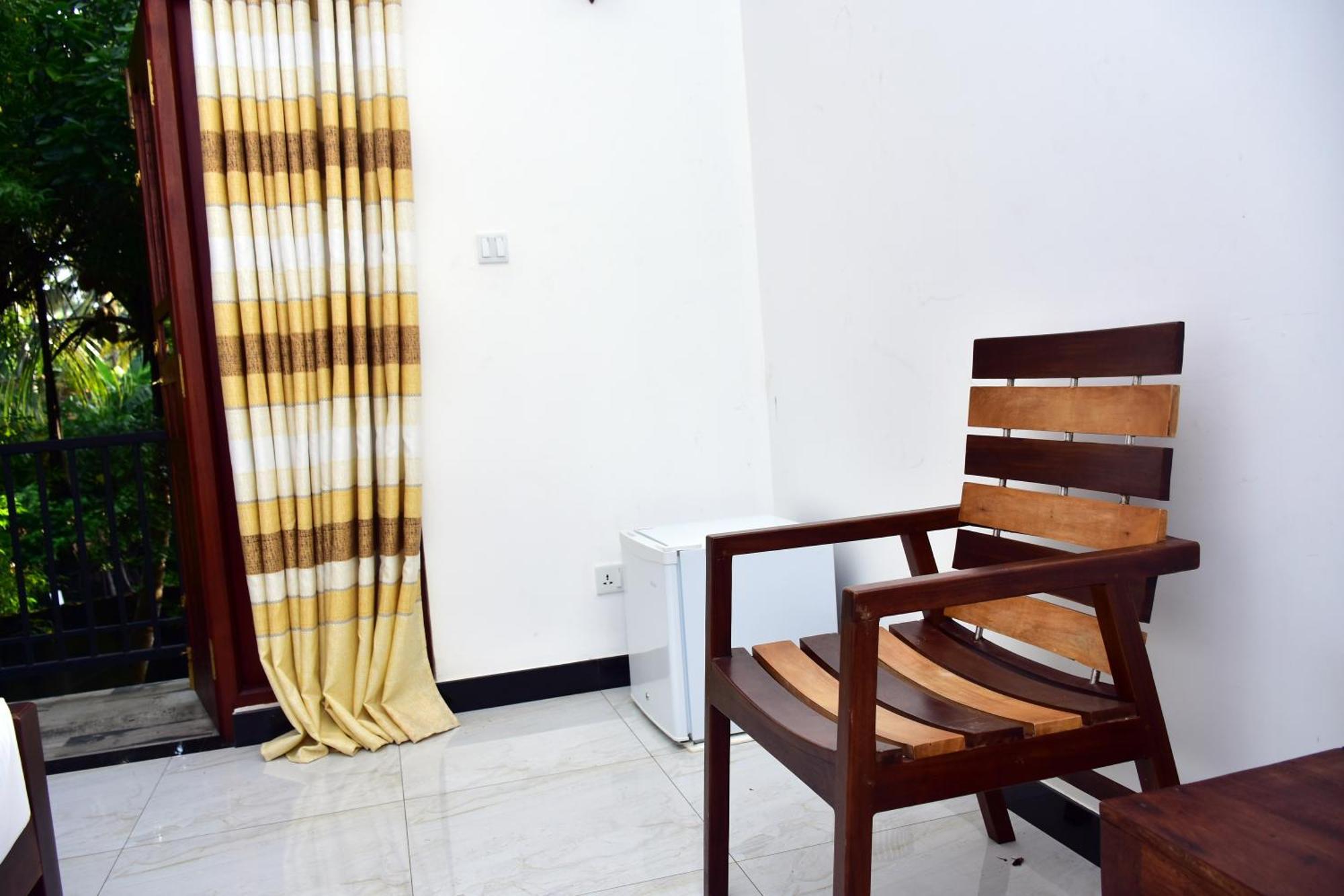 Aliya Aliya Hikkaduwa Hotel Bagian luar foto