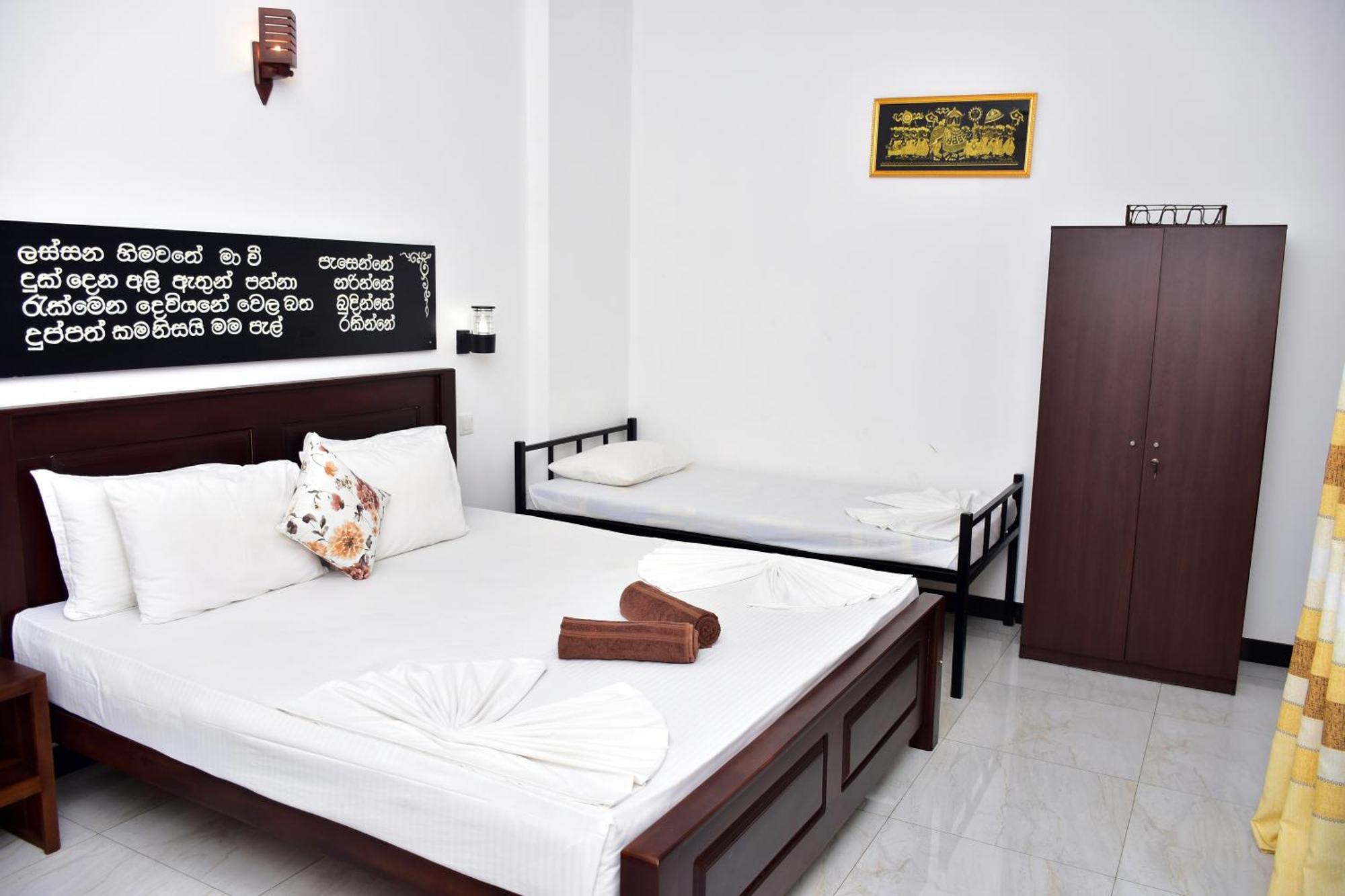 Aliya Aliya Hikkaduwa Hotel Bagian luar foto