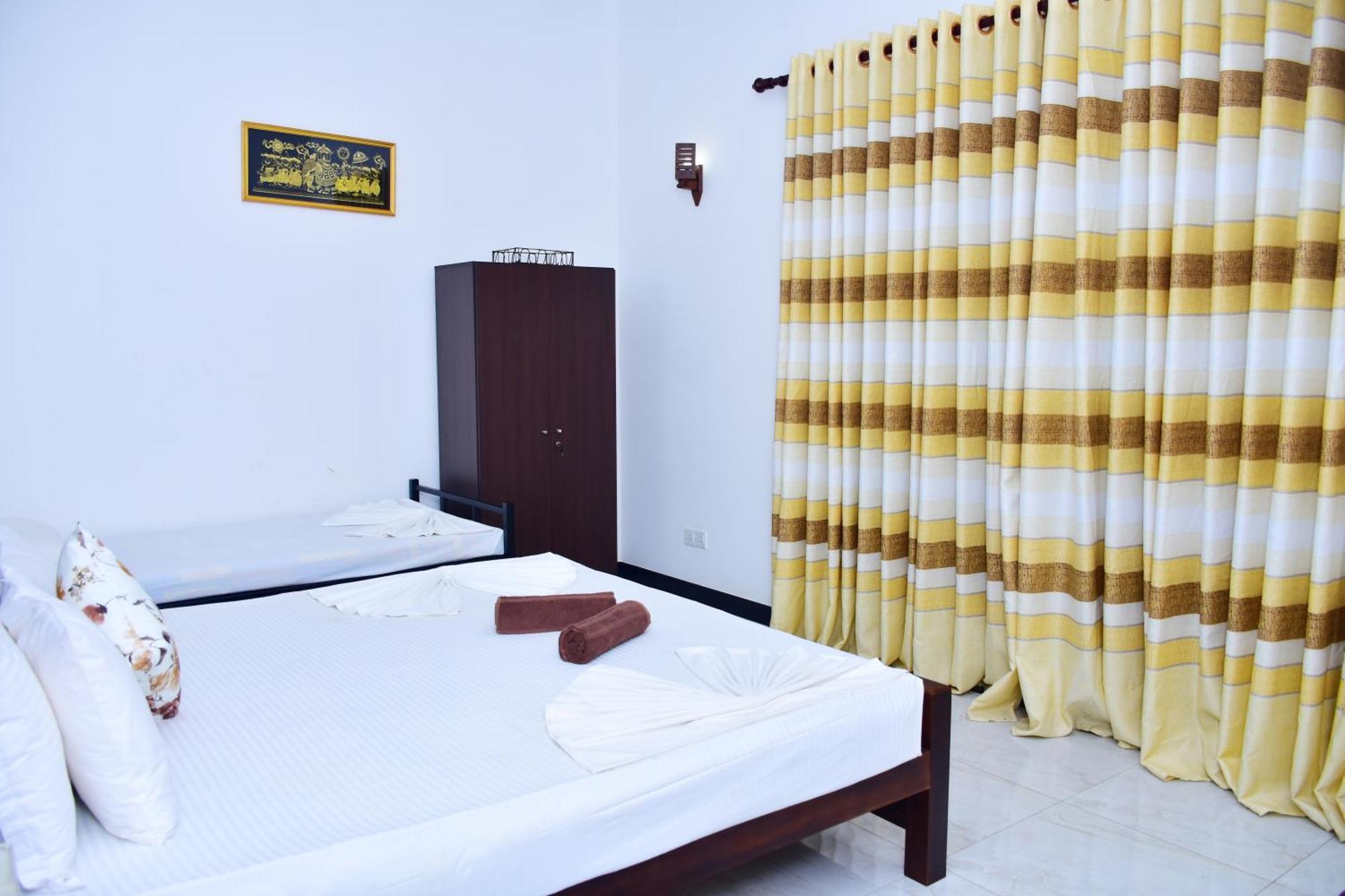 Aliya Aliya Hikkaduwa Hotel Bagian luar foto