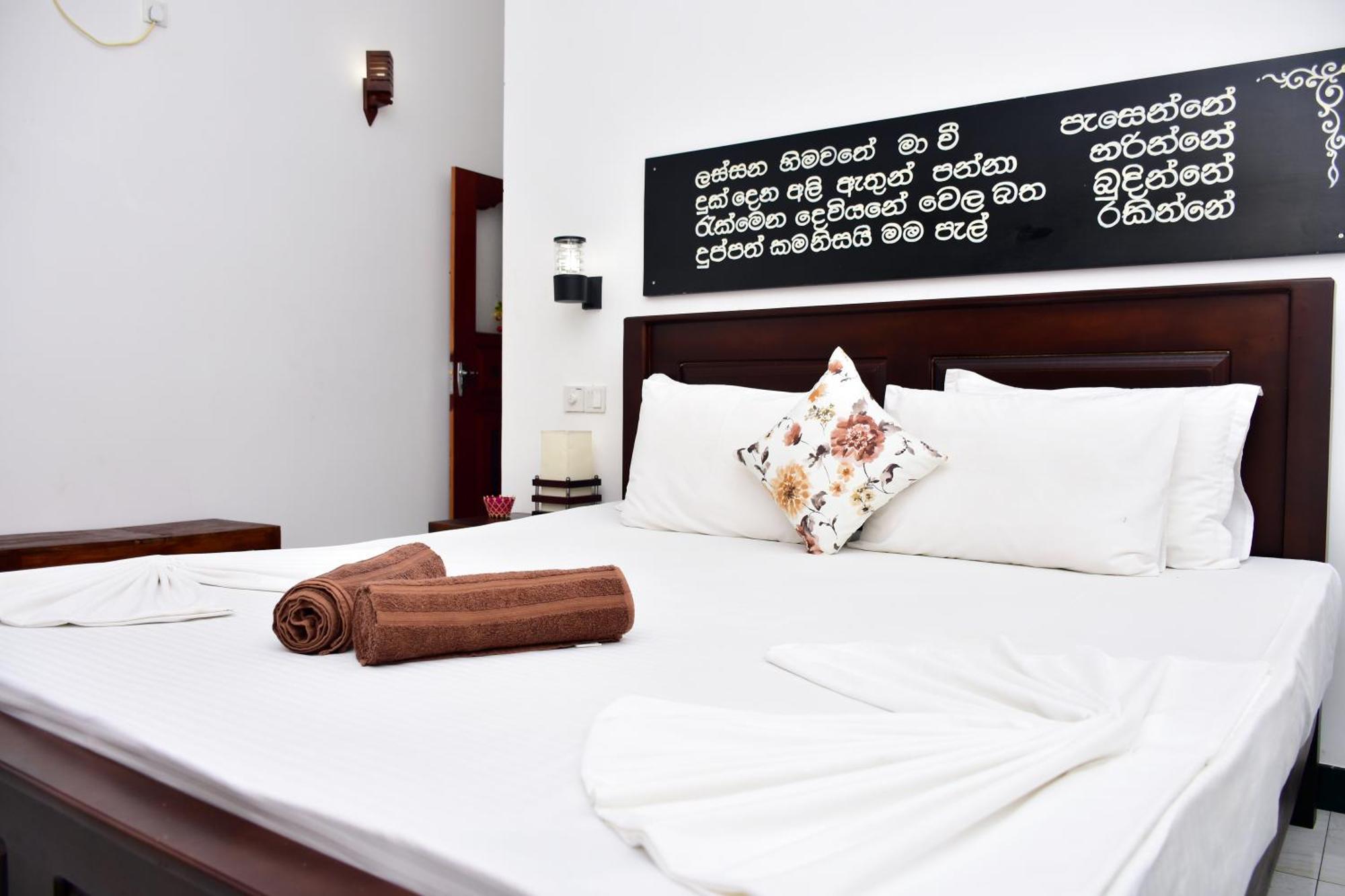 Aliya Aliya Hikkaduwa Hotel Bagian luar foto