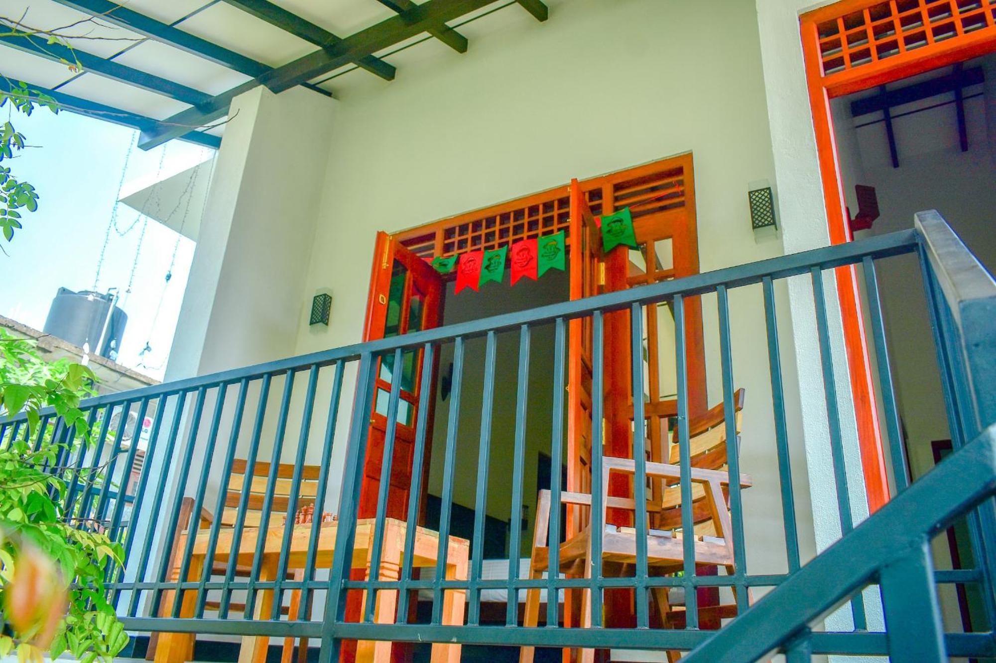 Aliya Aliya Hikkaduwa Hotel Bagian luar foto
