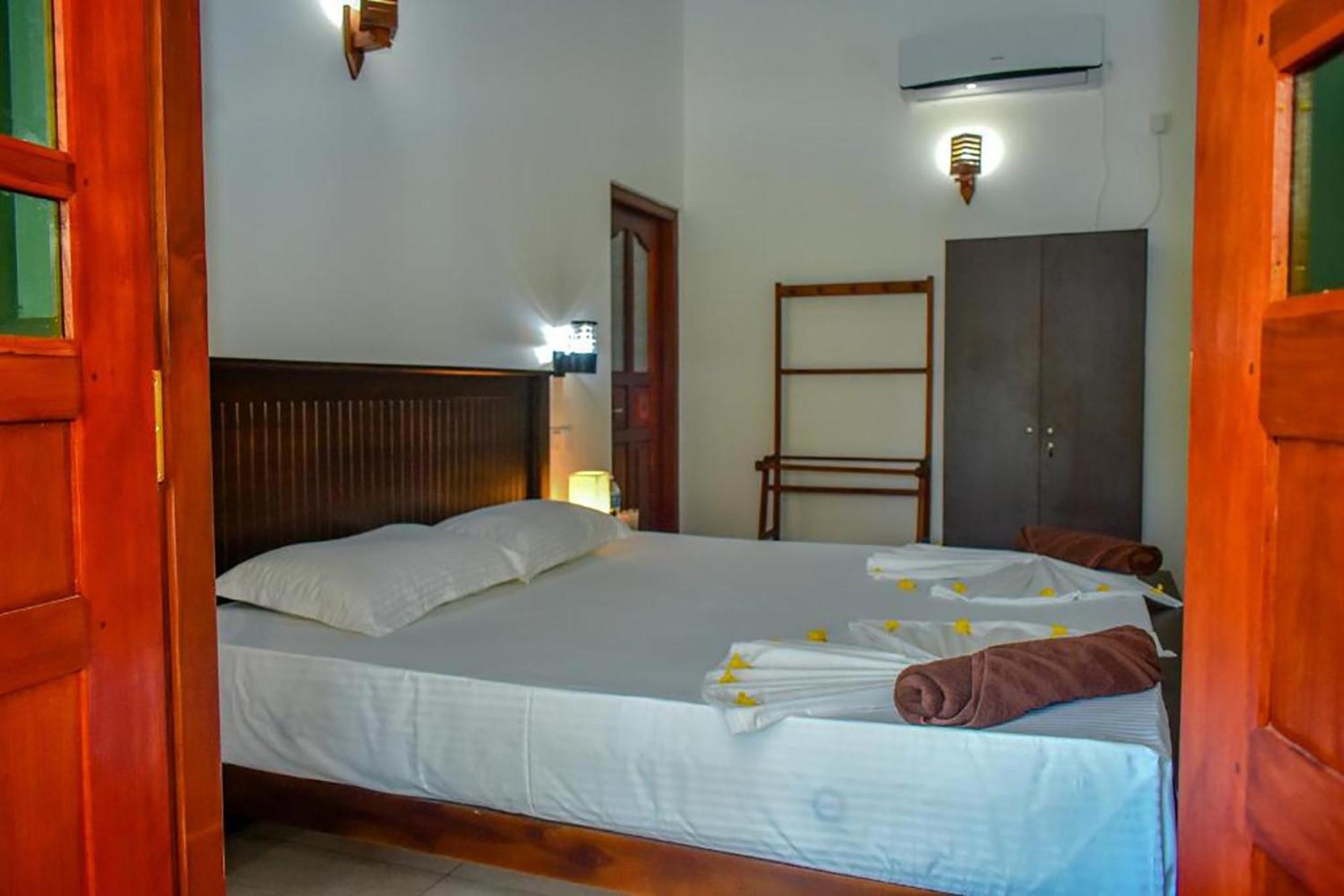 Aliya Aliya Hikkaduwa Hotel Bagian luar foto