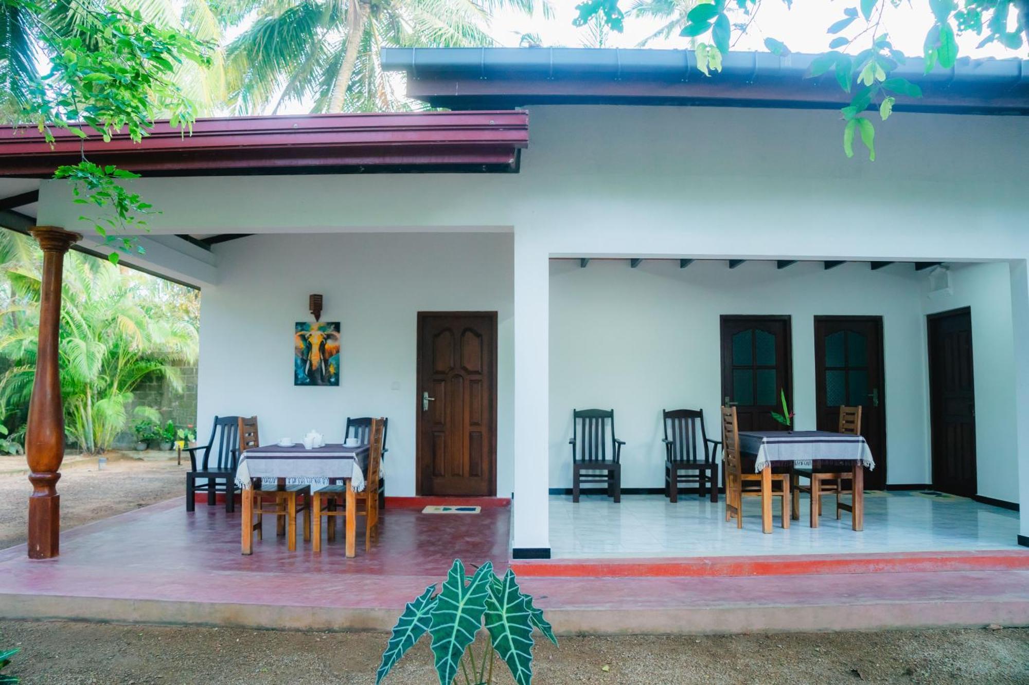 Aliya Aliya Hikkaduwa Hotel Bagian luar foto