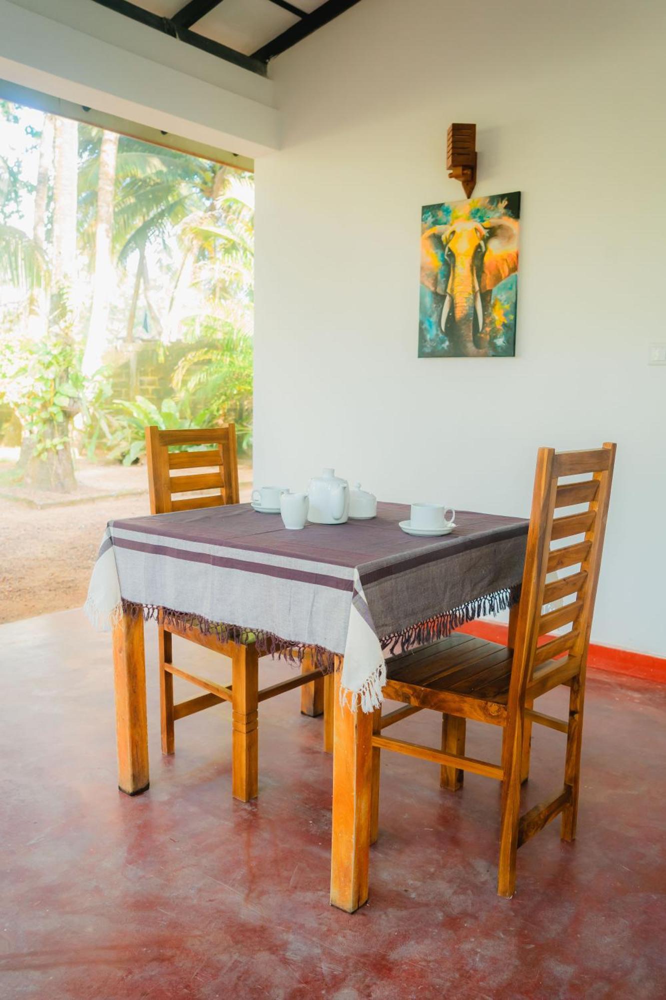 Aliya Aliya Hikkaduwa Hotel Bagian luar foto