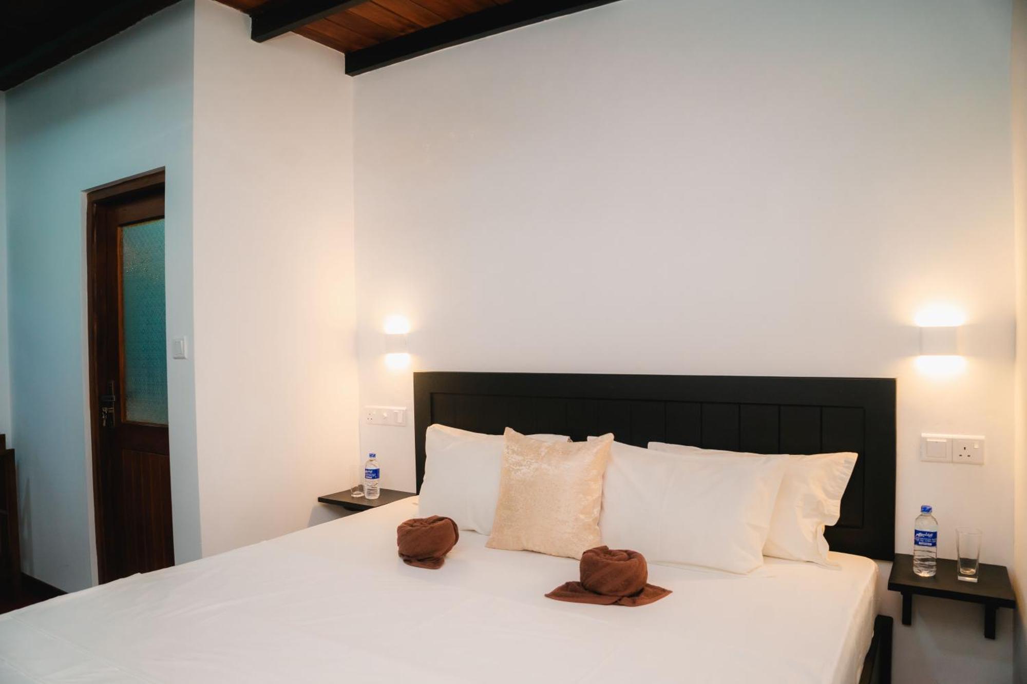 Aliya Aliya Hikkaduwa Hotel Bagian luar foto