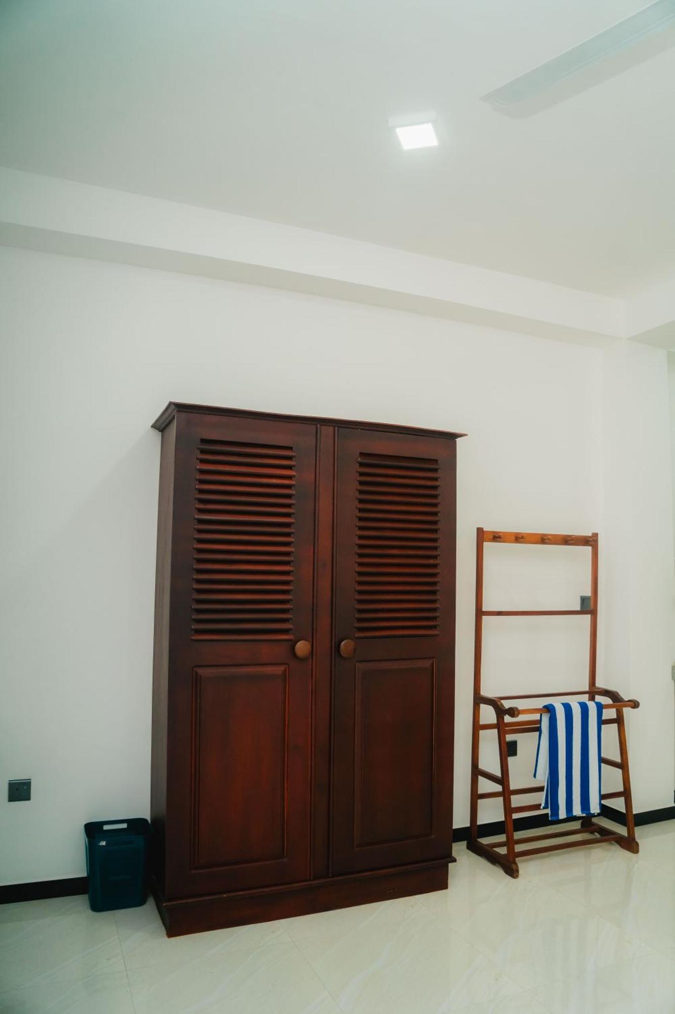 Aliya Aliya Hikkaduwa Hotel Bagian luar foto