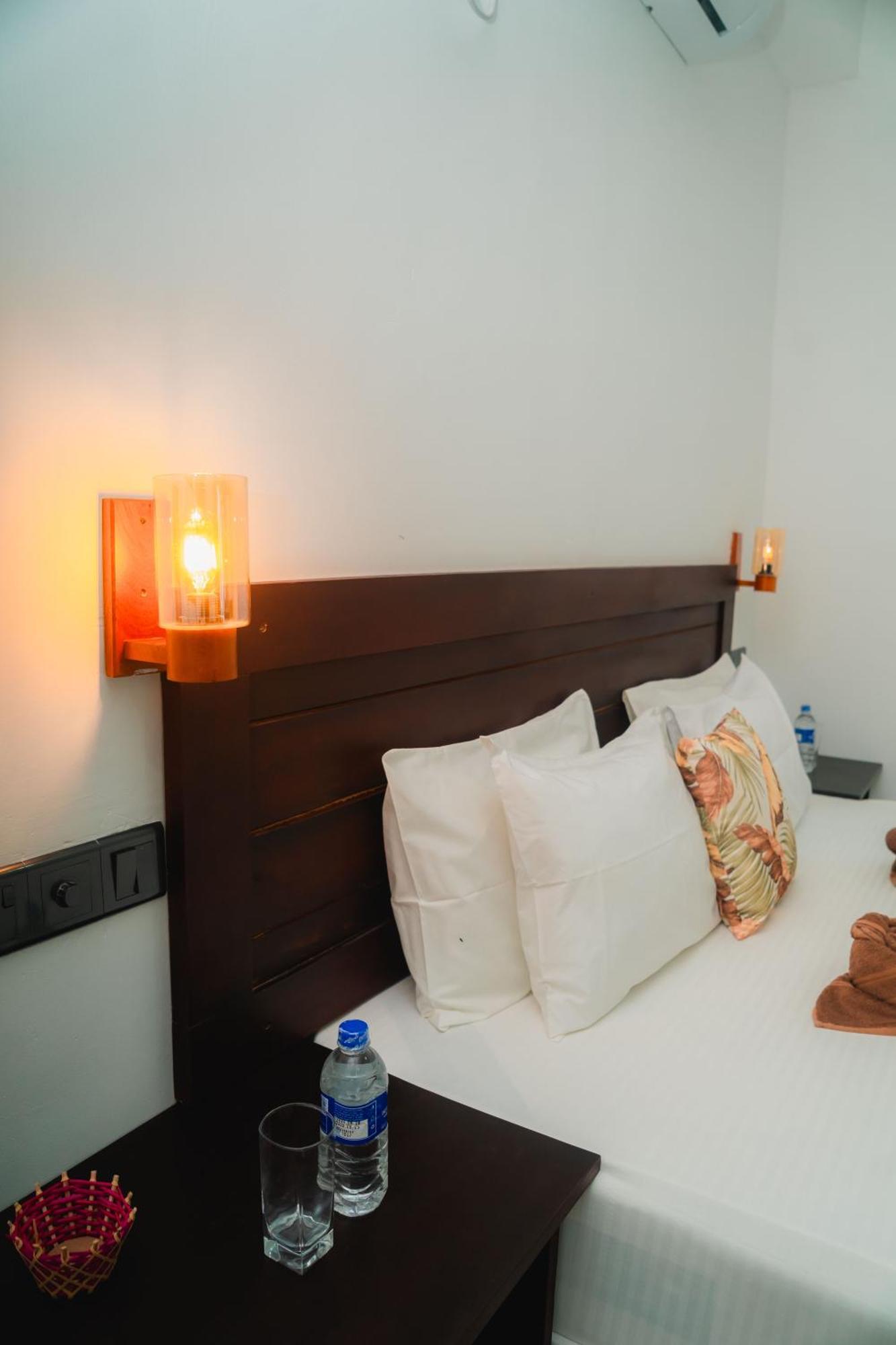 Aliya Aliya Hikkaduwa Hotel Bagian luar foto