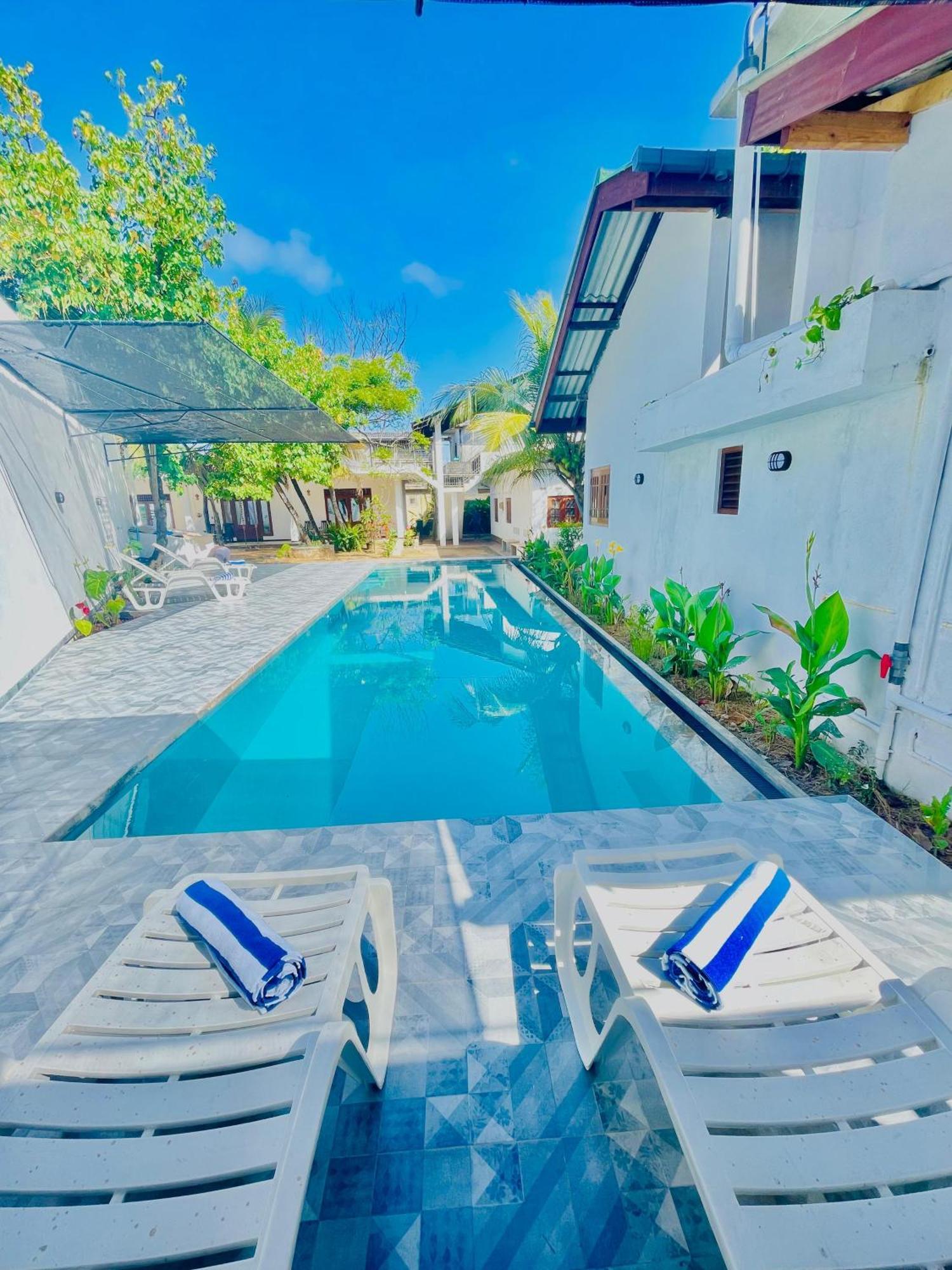 Aliya Aliya Hikkaduwa Hotel Bagian luar foto