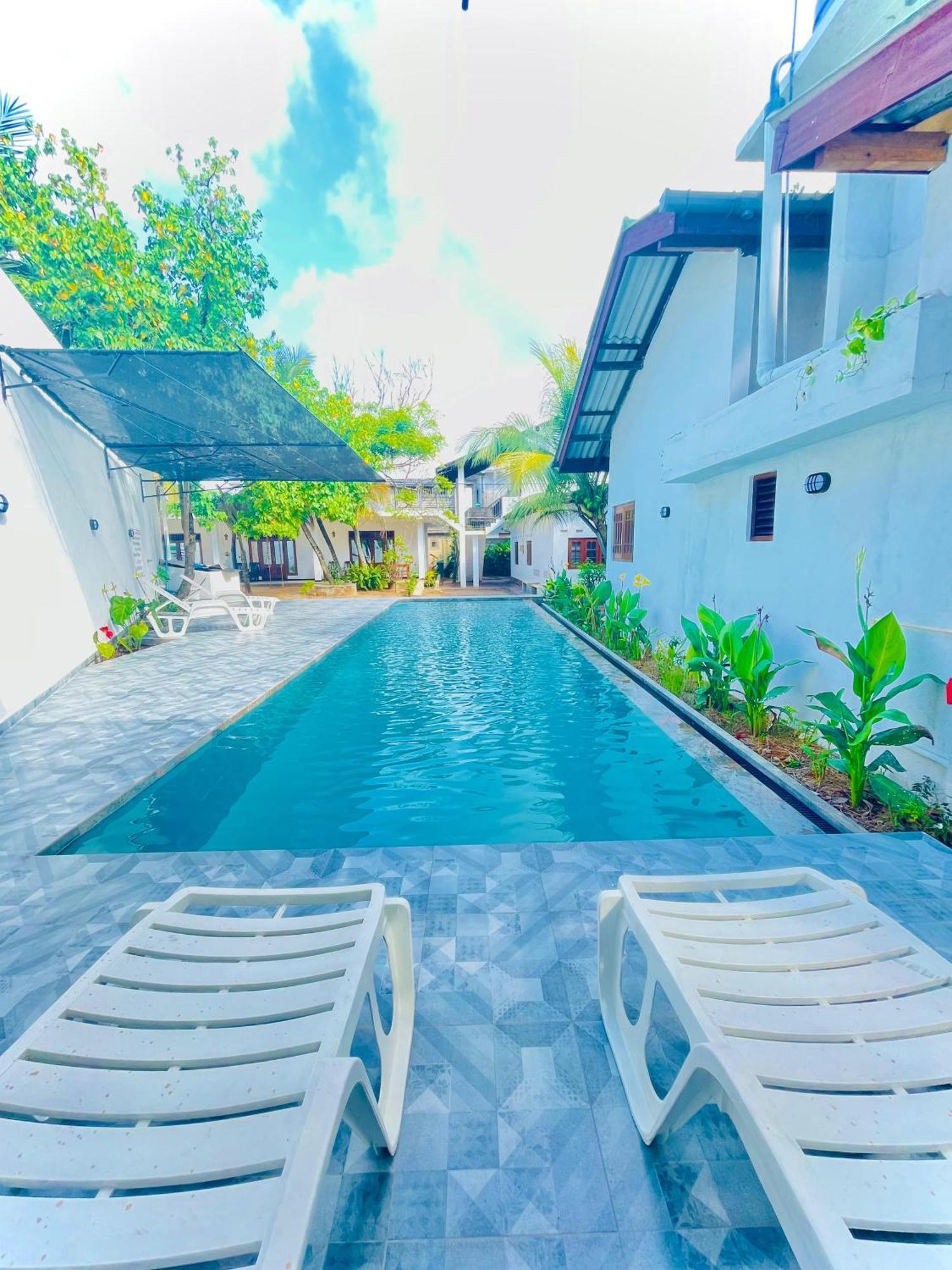 Aliya Aliya Hikkaduwa Hotel Bagian luar foto